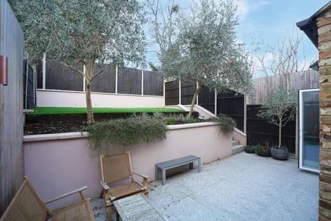 2 bedroom ground floor flat for sale, Thornlaw Road, West Norwood, SE27