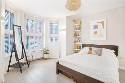 2 bedroom ground floor flat for sale, Thornlaw Road, West Norwood, SE27
