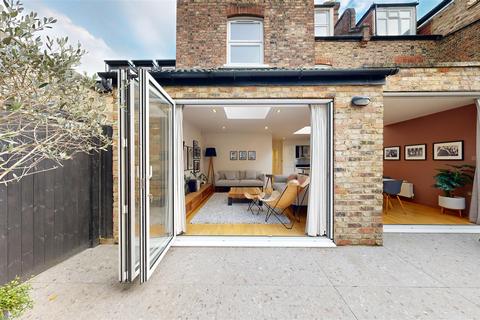 2 bedroom ground floor flat for sale, Thornlaw Road, West Norwood, SE27