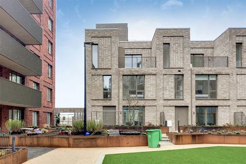 3 bedroom apartment to rent, at Folio London, 1, Betts Mews E16