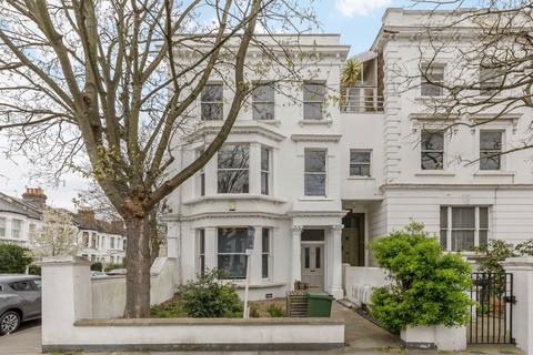 2 bedroom flat to rent, Keith Grove, London W12