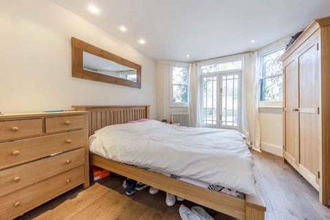 2 bedroom flat to rent, Keith Grove, London W12