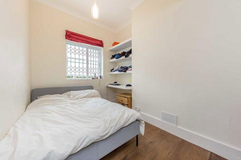2 bedroom flat to rent, Keith Grove, London W12