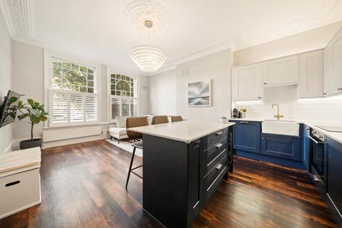 2 bedroom flat for sale, Bedford Hill, London SW12
