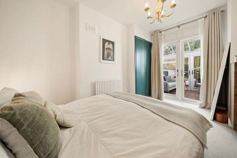 2 bedroom flat for sale, Bedford Hill, London SW12
