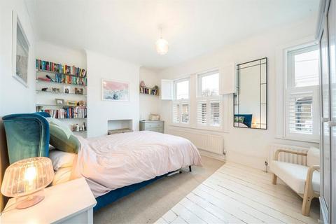 3 bedroom semi-detached house for sale, Lenham Road, London SE12