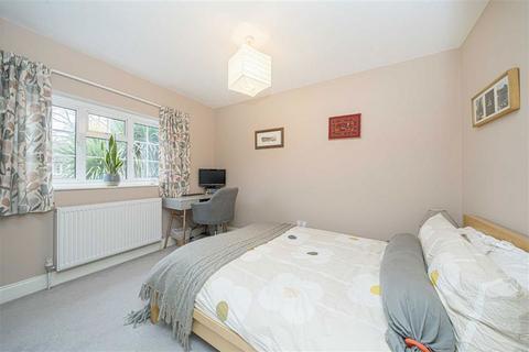 3 bedroom house to rent, Park Lane, Teddington TW11
