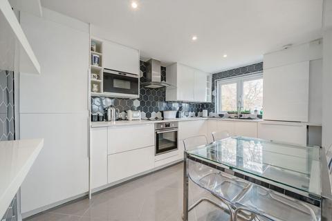 2 bedroom flat for sale, Adams Close, Surbiton KT5