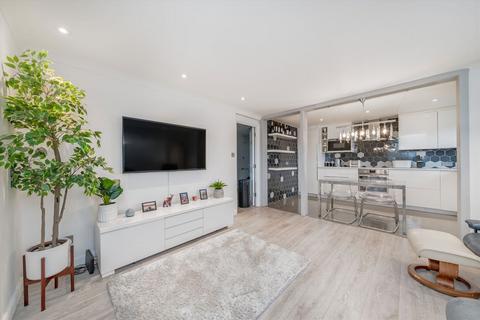 2 bedroom flat for sale, Adams Close, Surbiton KT5