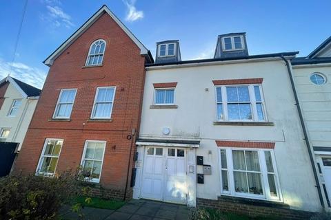 2 bedroom flat to rent, Felixstowe Road, Ipswich IP3