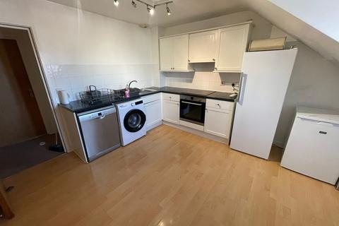 2 bedroom flat to rent, Felixstowe Road, Ipswich IP3