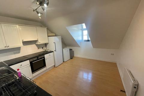 2 bedroom flat to rent, Felixstowe Road, Ipswich IP3