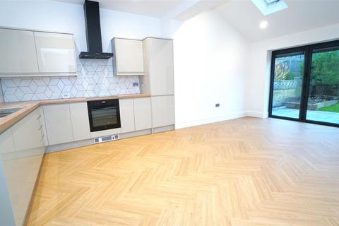 3 bedroom semi-detached house for sale, Apperley Road, Apperley Bridge