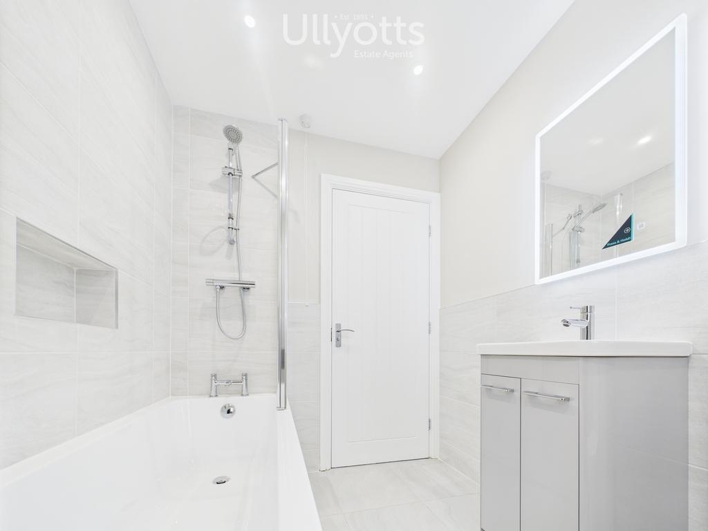 Main  bathroom *with upgrades