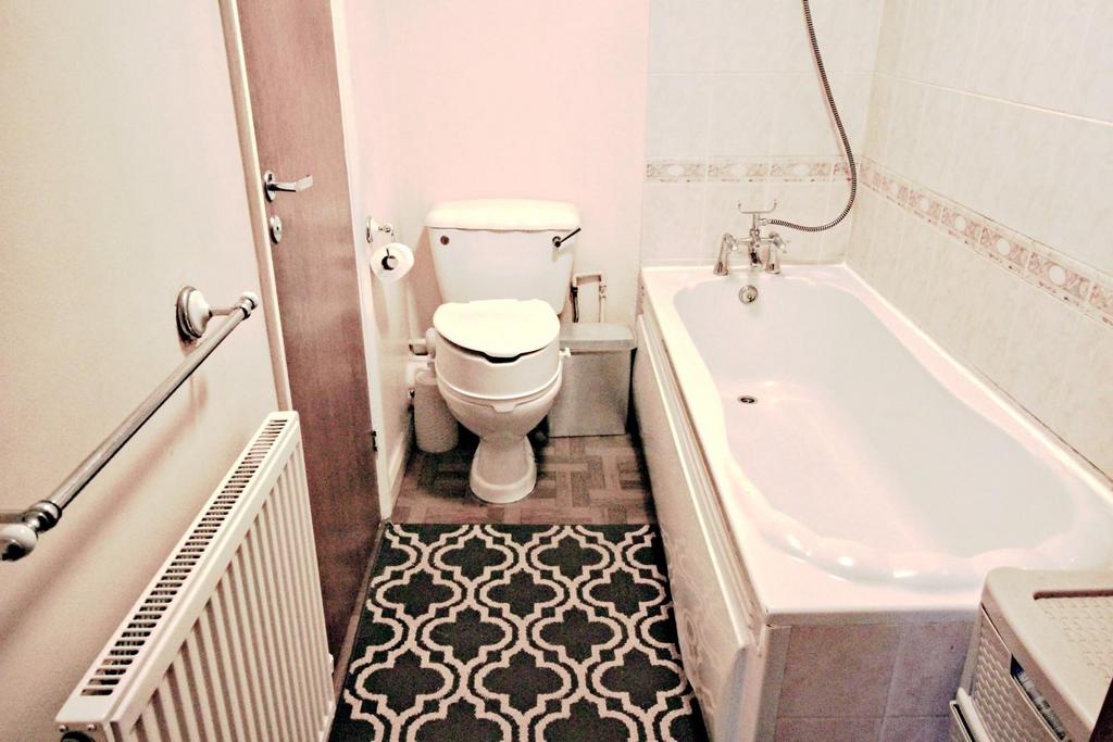 BATHROOM V pe.jpg