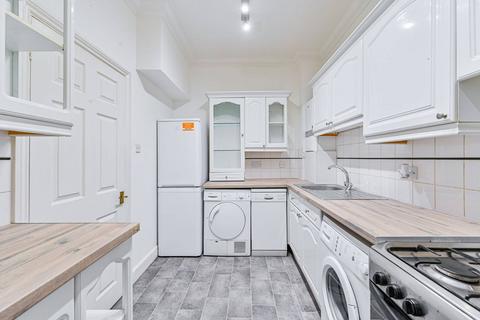 3 bedroom end of terrace house to rent, Woodyates Road, Lee, London, SE12