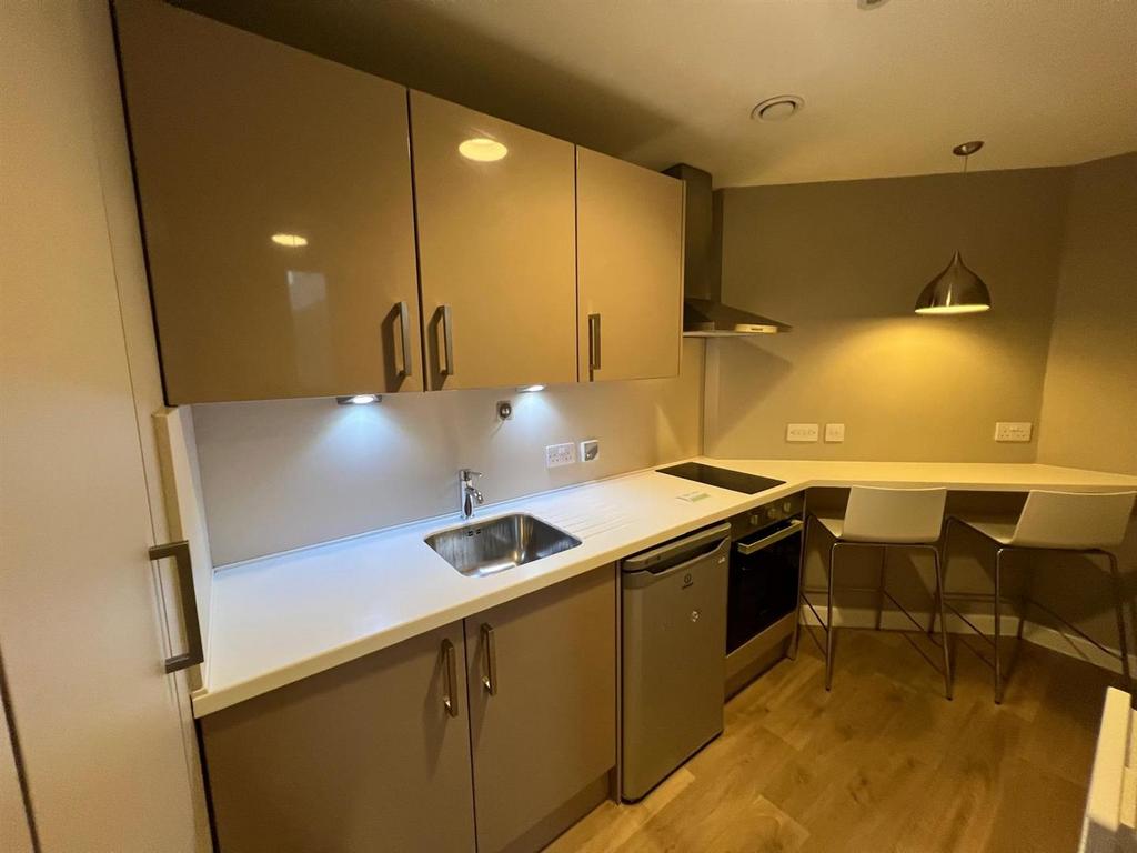 Kitchen 2.jpeg