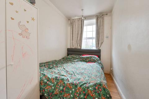 2 bedroom flat for sale, Wellington House, Ealing, London, W5