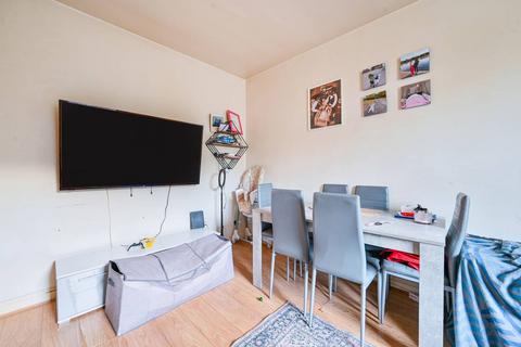 2 bedroom flat for sale, Wellington House, Ealing, London, W5