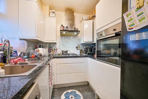 2 bedroom flat for sale, Wellington House, Ealing, London, W5