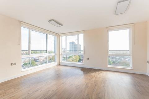 2 bedroom flat to rent, The Green, Southall, UB2