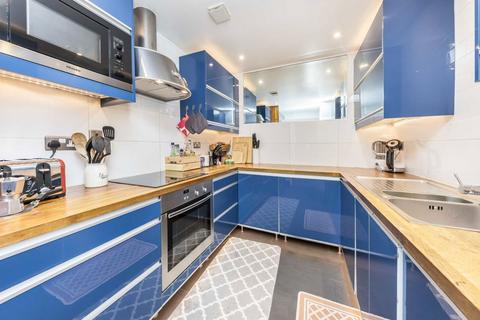2 bedroom flat to rent, King & Queen Wharf, London SE16