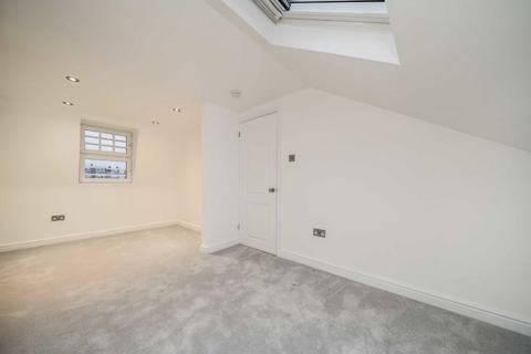 2 bedroom flat for sale, Hastings Road, London W13