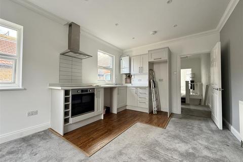 2 bedroom apartment to rent, Heygate Avenue, Southend-On-Sea