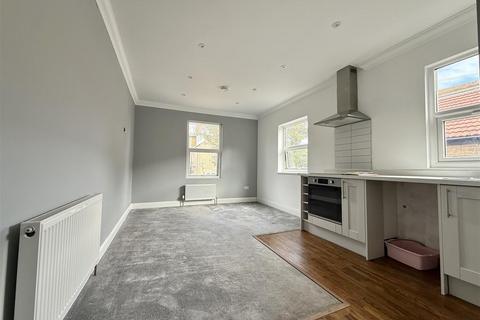 2 bedroom apartment to rent, Heygate Avenue, Southend-On-Sea