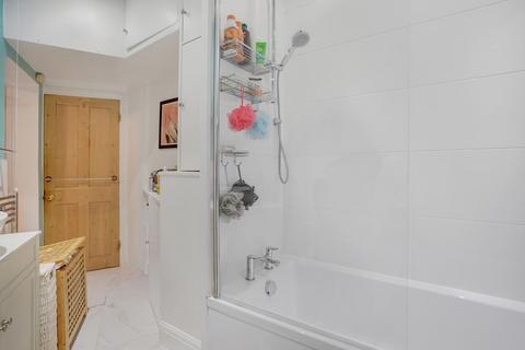 2 bedroom flat for sale, Goodrich Road, East Dulwich, London, SE22