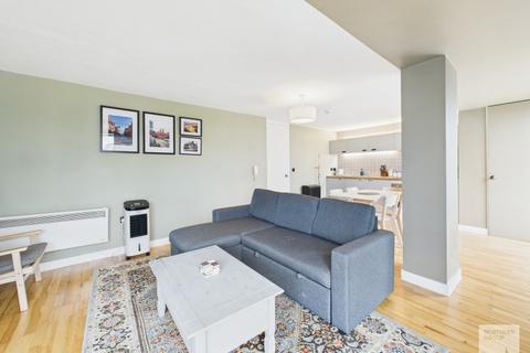 2 bedroom apartment to rent, Emmeline :: Manchester