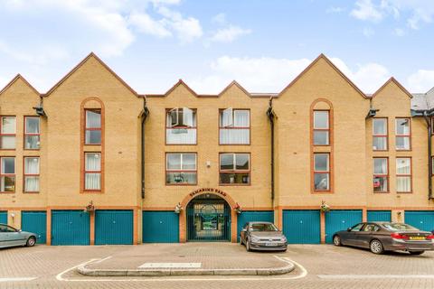 Tamarind Yard, Wapping, London, E1W