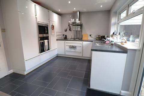 3 bedroom terraced house for sale, Bramfield Road East, Rayleigh, SS6
