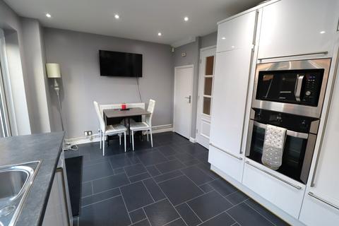 3 bedroom terraced house for sale, Bramfield Road East, Rayleigh, SS6