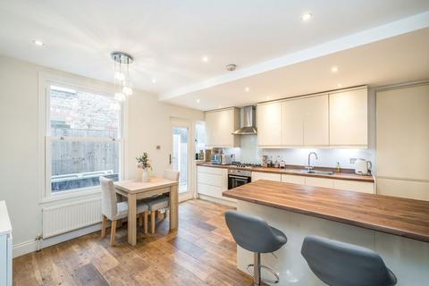 2 bedroom flat for sale, Glenfield Road, London SW12