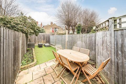 2 bedroom flat for sale, Glenfield Road, London SW12