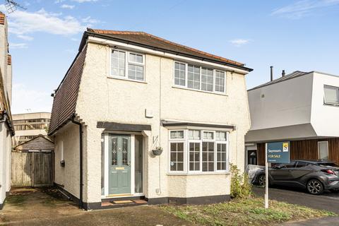 3 bedroom detached house for sale - Claremont Close, Hersham, Surrey, KT12