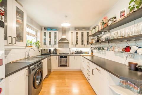 3 bedroom semi-detached house for sale, Hornfair Road, London SE7
