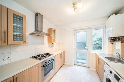 2 bedroom flat for sale, Manor Lane, London SE12