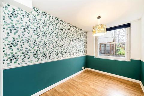 2 bedroom flat for sale, Lewisham Way, London SE14