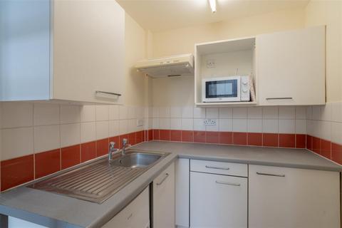 Studio to rent, Pittville Lawn, Cheltenham