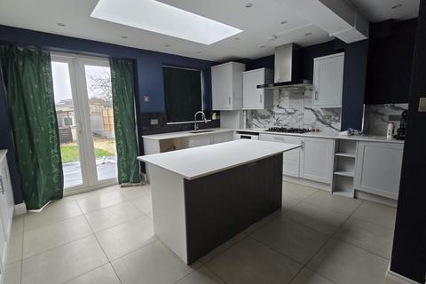 3 bedroom terraced house to rent, Gelsthorpe Road, RM5