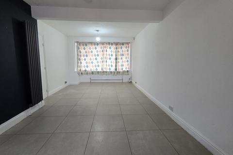 3 bedroom terraced house to rent, Gelsthorpe Road, RM5