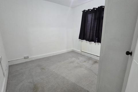 3 bedroom terraced house to rent, Gelsthorpe Road, RM5