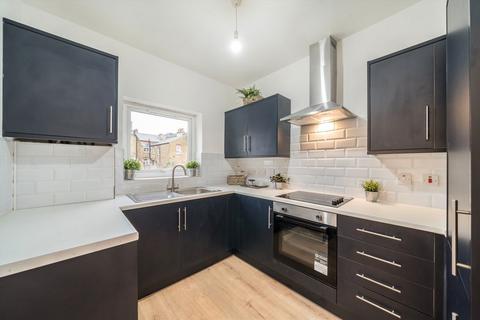 2 bedroom flat to rent, Cheviot Road, London SE27