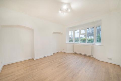 2 bedroom flat to rent, Cheviot Road, London SE27