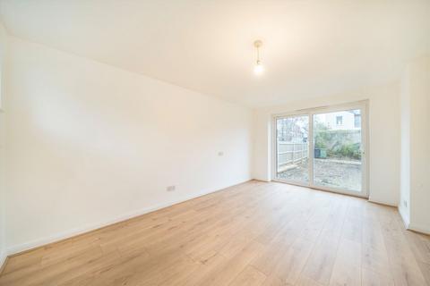 2 bedroom flat to rent, Cheviot Road, London SE27