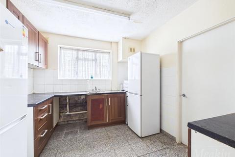 3 bedroom house for sale, Warbank Close, New Addington, Croydon