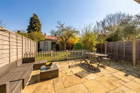 3 bedroom semi-detached house to rent, Manor Road, Richmond TW9