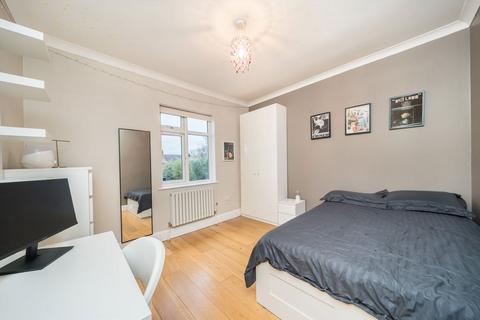 3 bedroom semi-detached house to rent, Manor Road, Richmond TW9